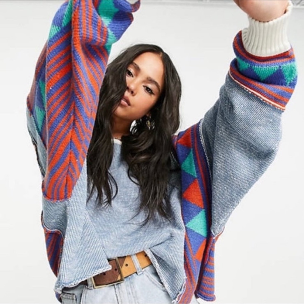 Free People love triangle crop sweater size extra small nwot.